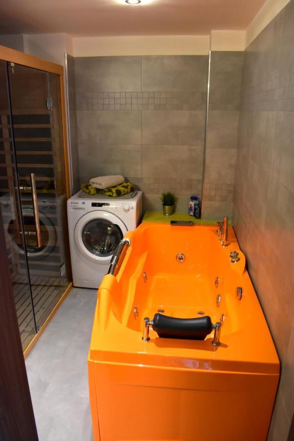 New Central Rooftop With Private Wellness, Sauna & Whirlpool Bath プラハ エクステリア 写真